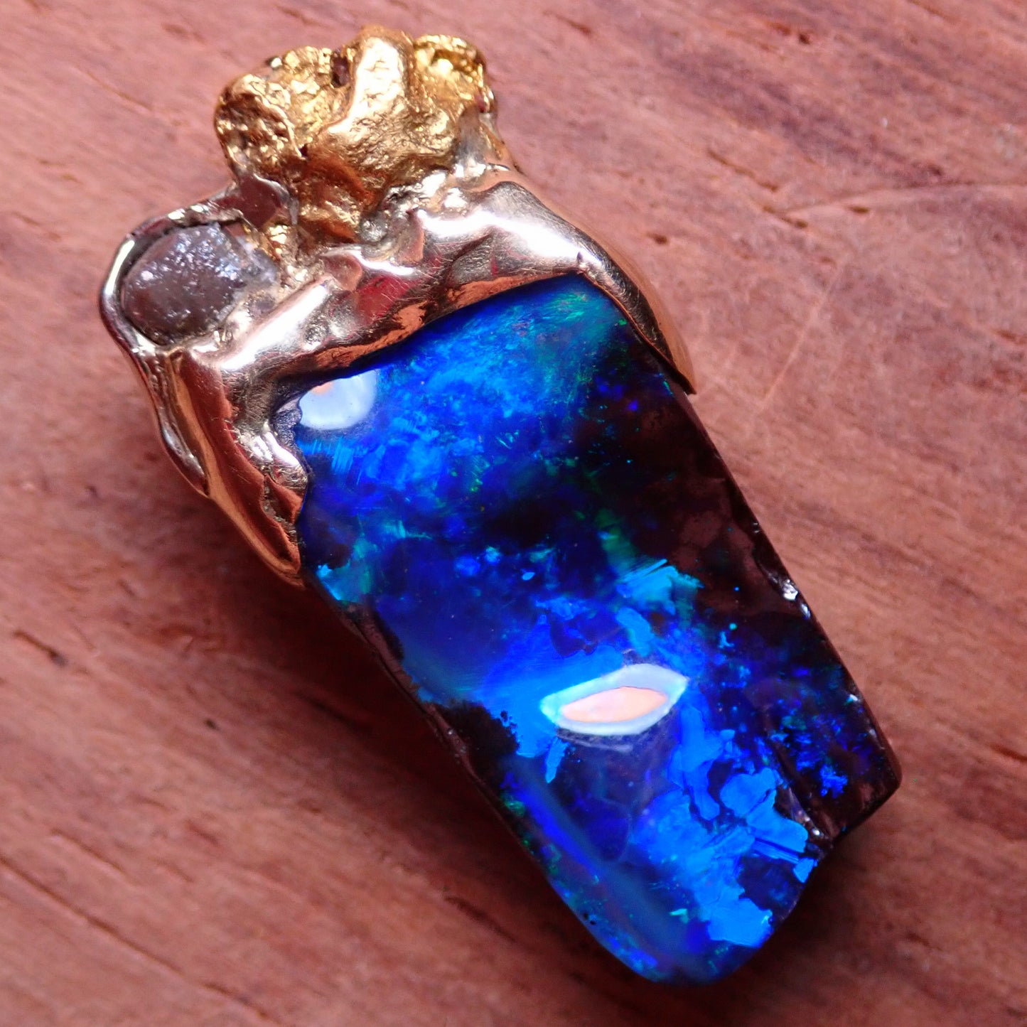 AAA+++ Boulder Opal, Natürliches Goldnugget & Natürlichem Diamanten, 18K Gold