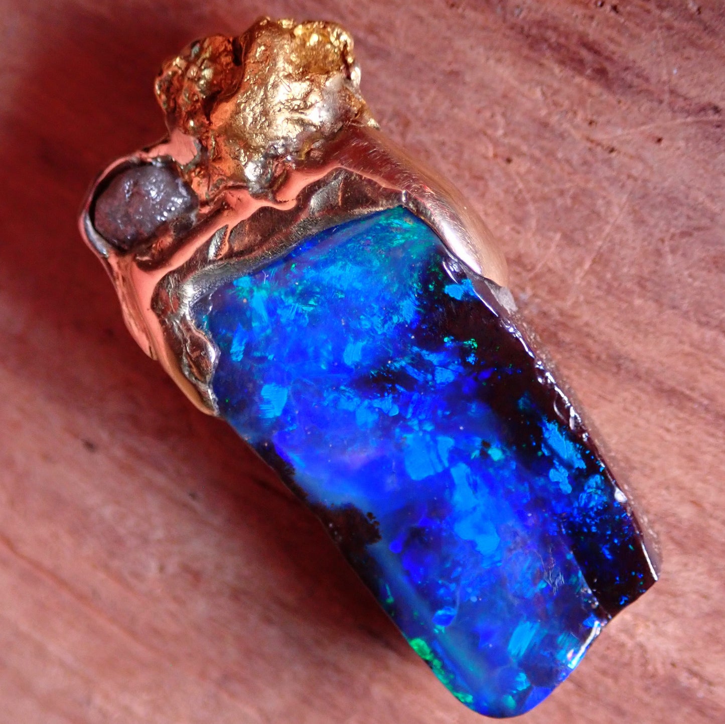 AAA+++ Boulder Opal, Natürliches Goldnugget & Natürlichem Diamanten, 18K Gold