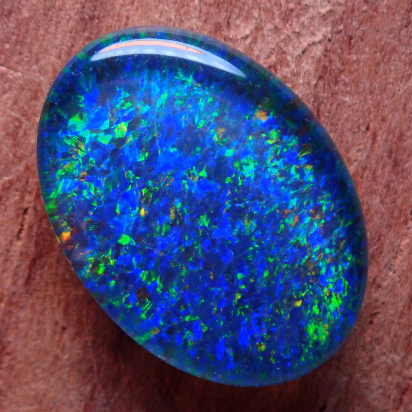 AAA + Schwarzer Opal Triplet, Australien, 3.855 ct