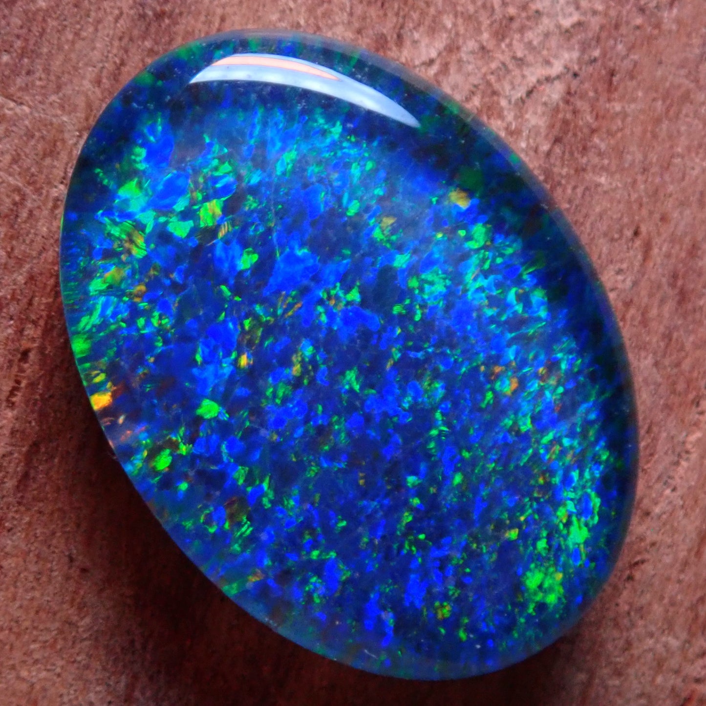 AAA + Schwarzer Opal Triplet, Australien, 3.855 ct