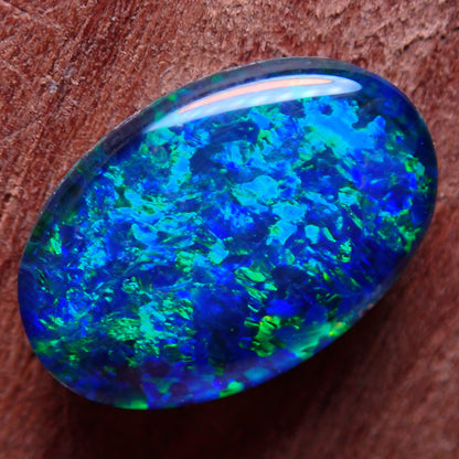 AAA + Black Opal Triplet, Australien, 2.43 ct