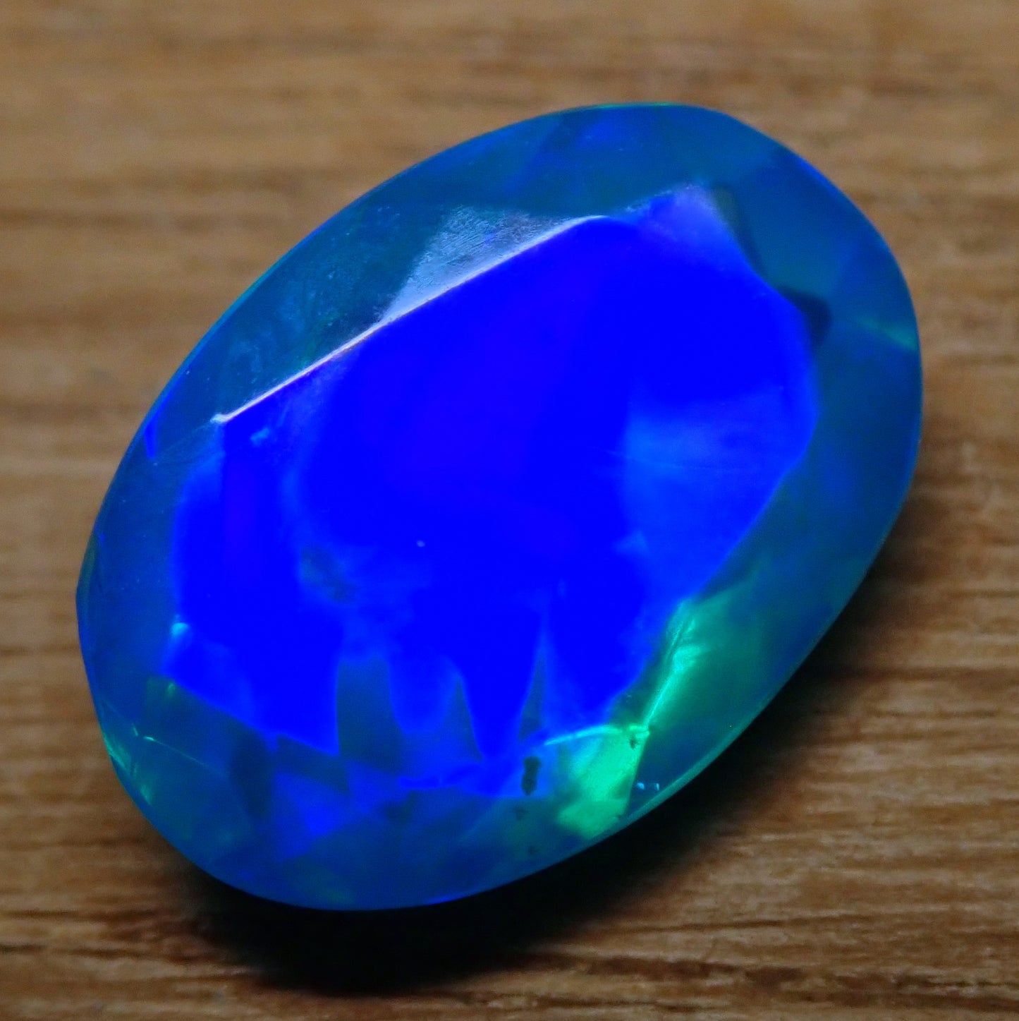 Selten AAA+ Blauer Opal Facettiert, 1.935ct