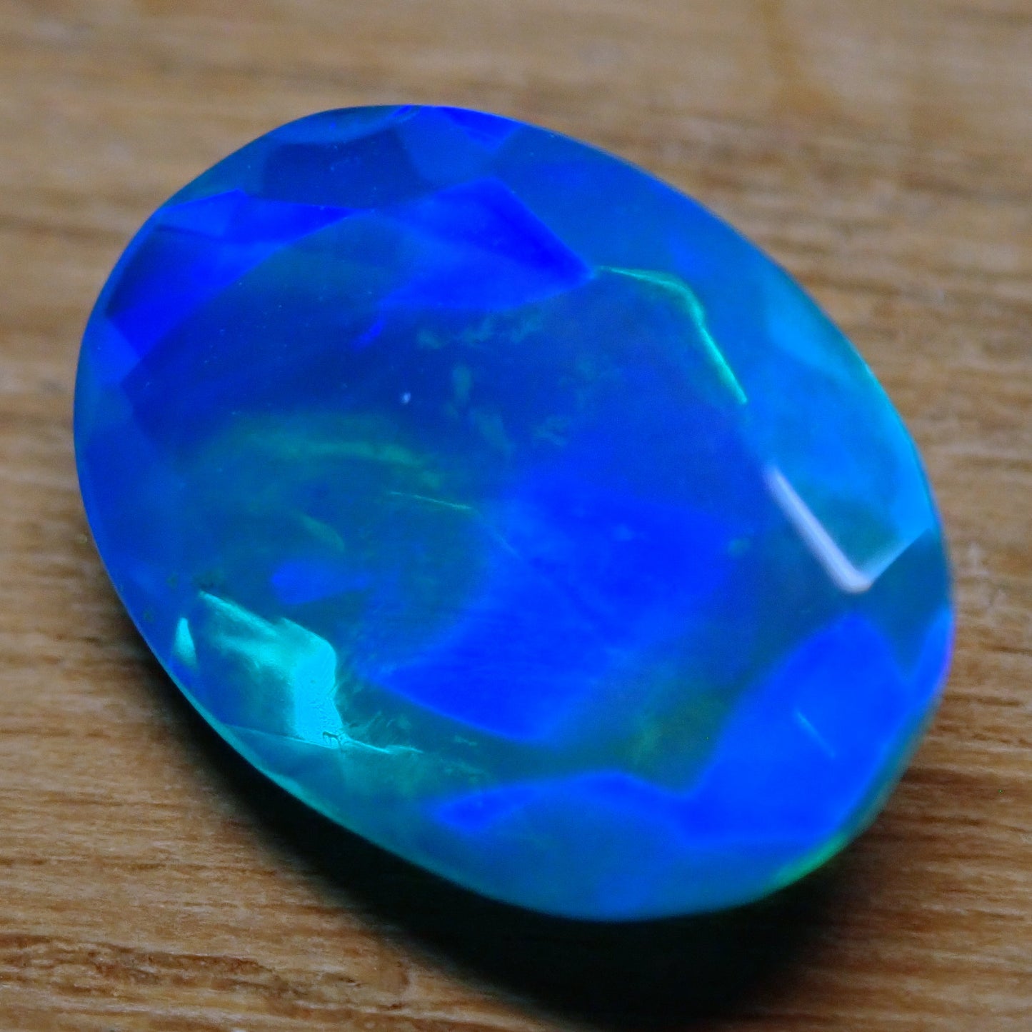 Selten AAA+ Blauer Opal Facettiert, 1.935ct