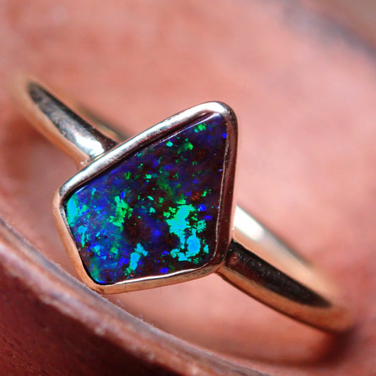 AAA+++ Natürlicher Schwarzer Opal Ring, Australien 18K Gold - 3,248g