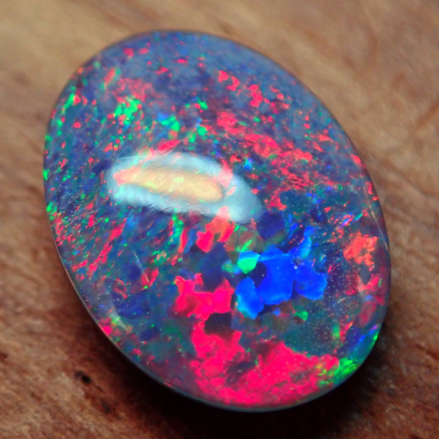 AAA + Black Opal Triplet, Australien, 2.355ct - 0,471g