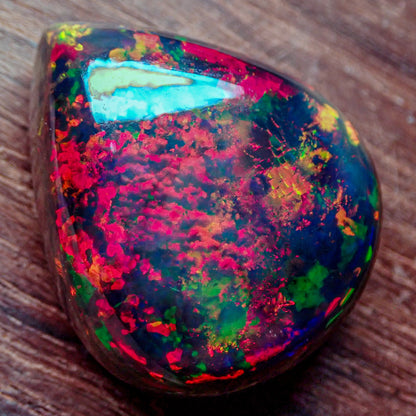 Sehr Großer AAA+ Schwarzer Opal Cabochon, 30,985ct - 6,197g