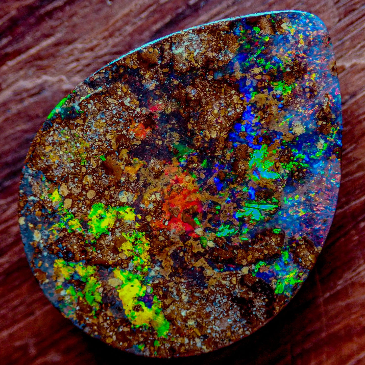 Natürlicher AAA+ Boulder Opal aus Australien, 20.695 ct