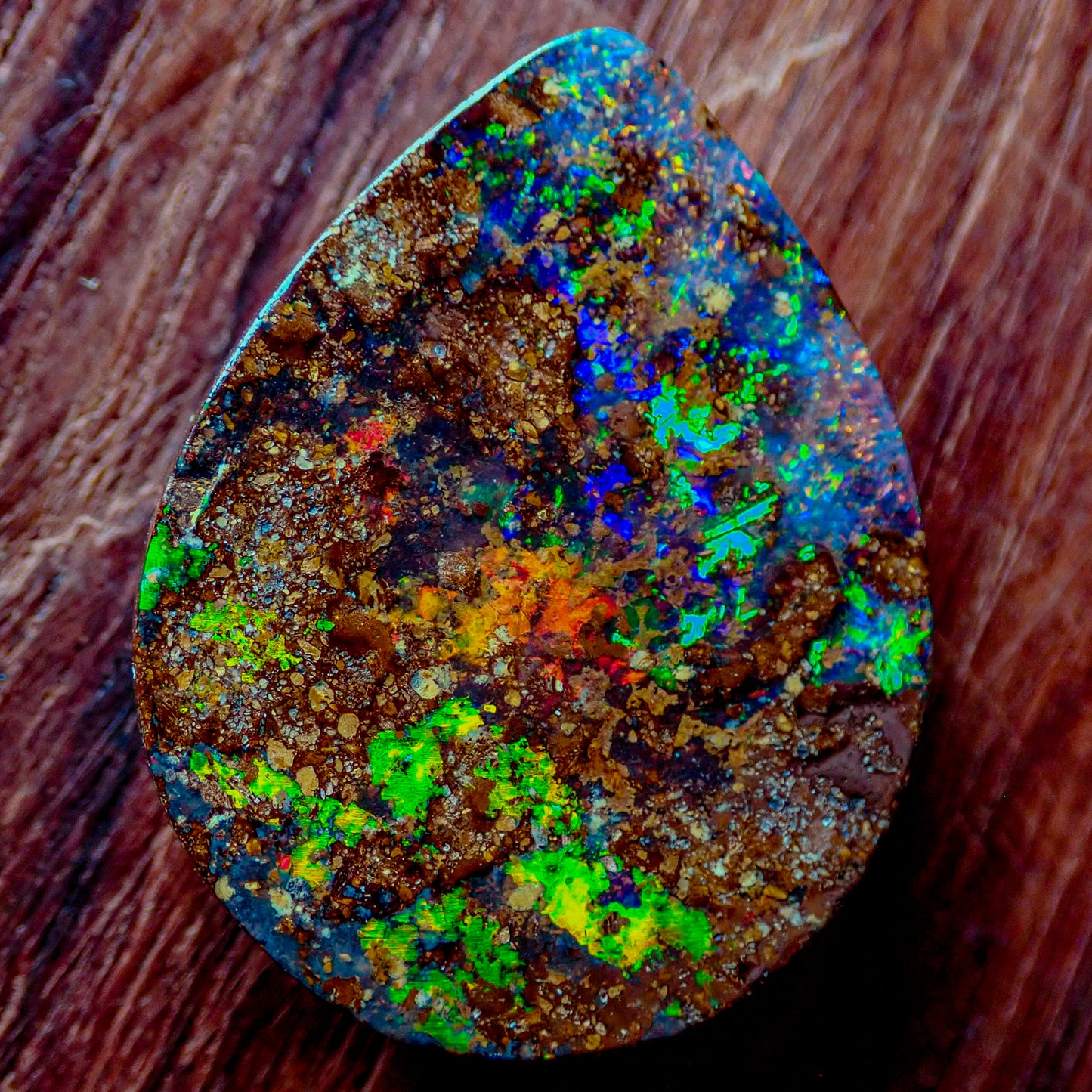 Natürlicher AAA+ Boulder Opal aus Australien, 20.695 ct