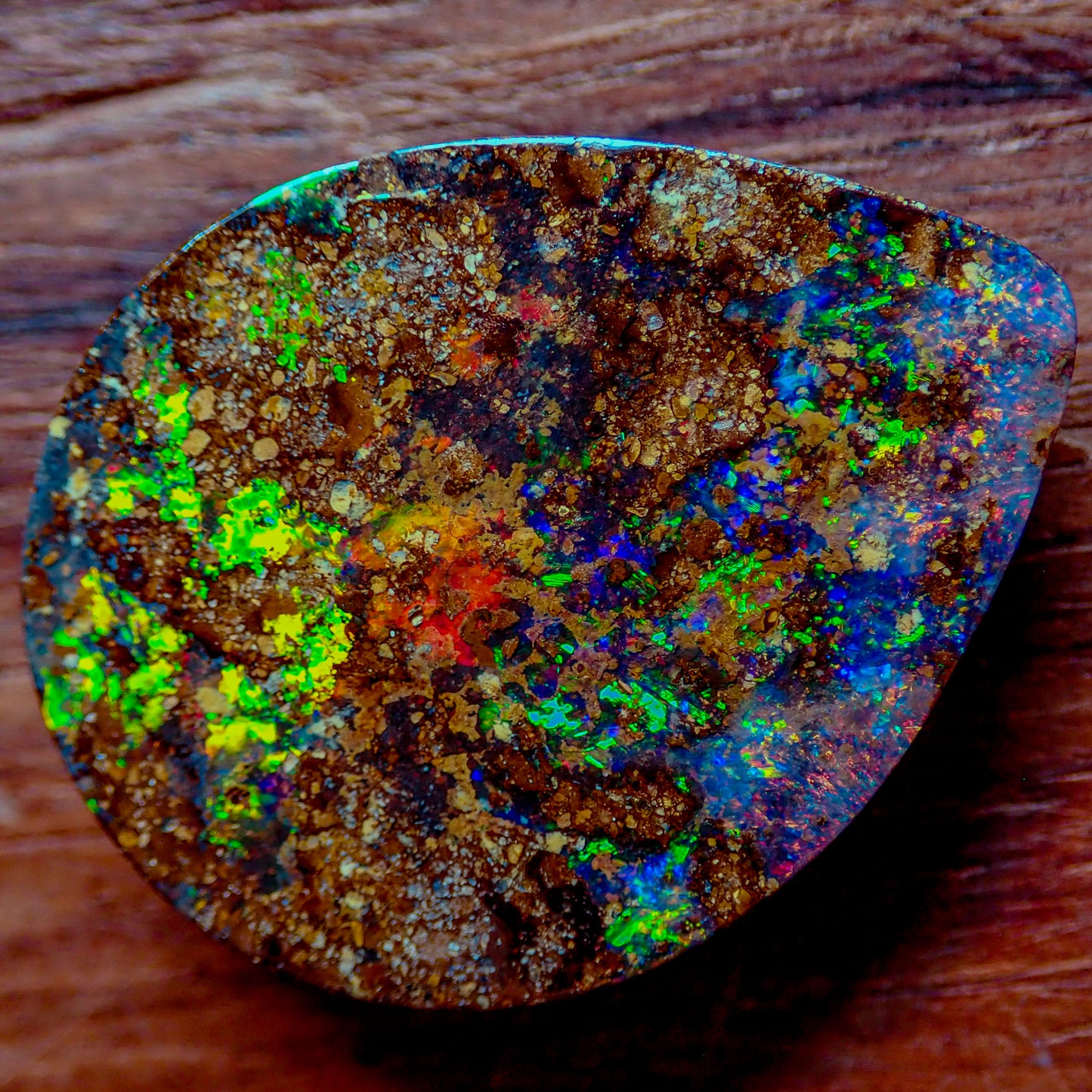 Natürlicher AAA+ Boulder Opal aus Australien, 20.695 ct