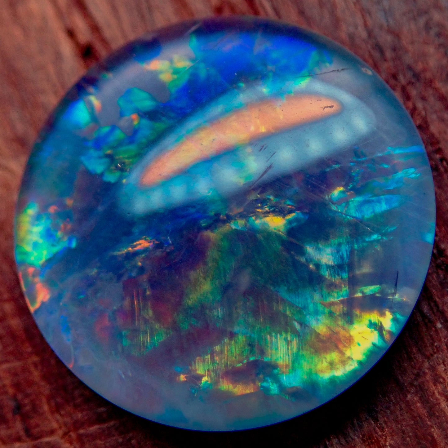 AAA + Black Opal Triplet, Australien, 0,681g - 3.405ct