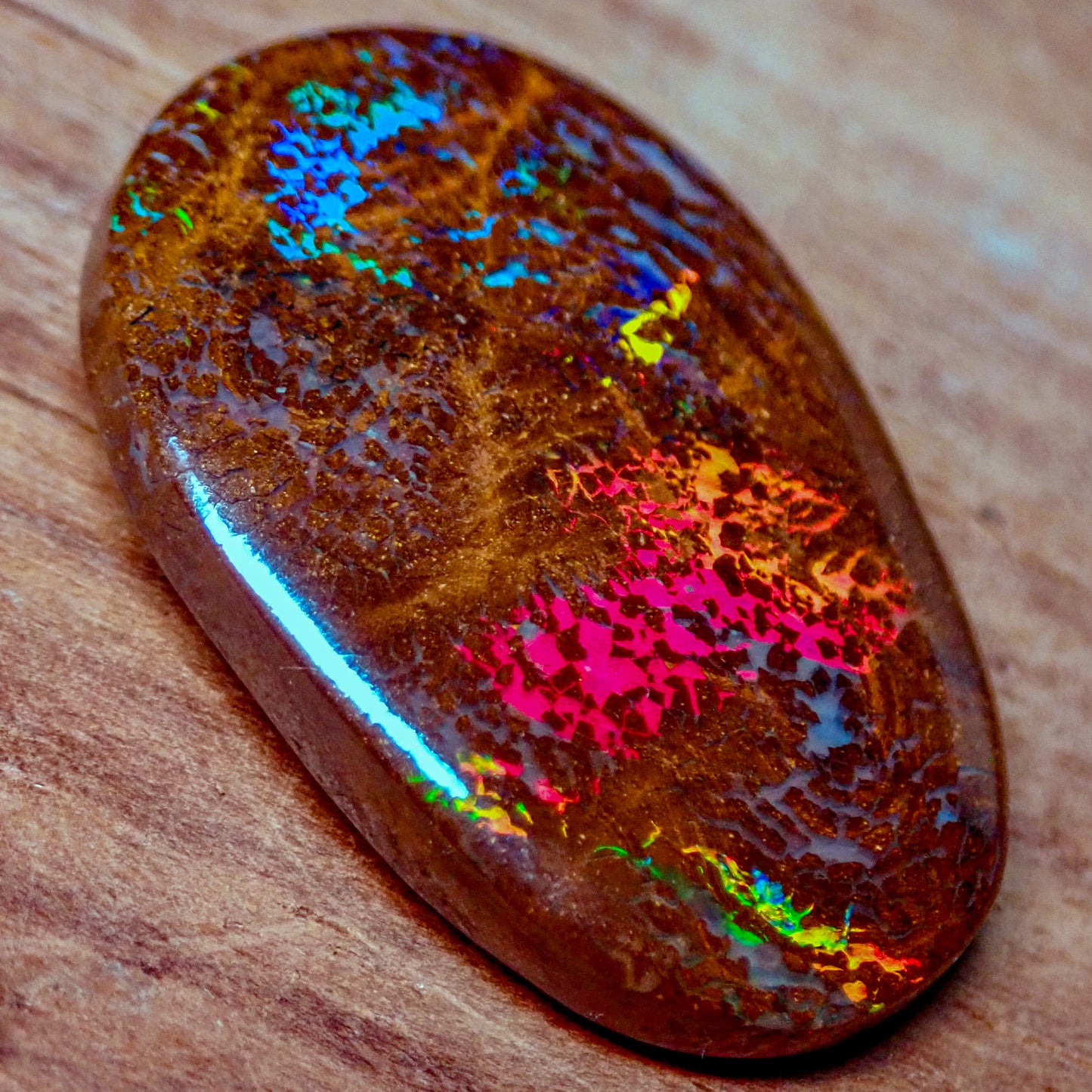 Natürlicher AAA+ Boulder Opal aus Australien Edelsteinqualität, 19.61ct