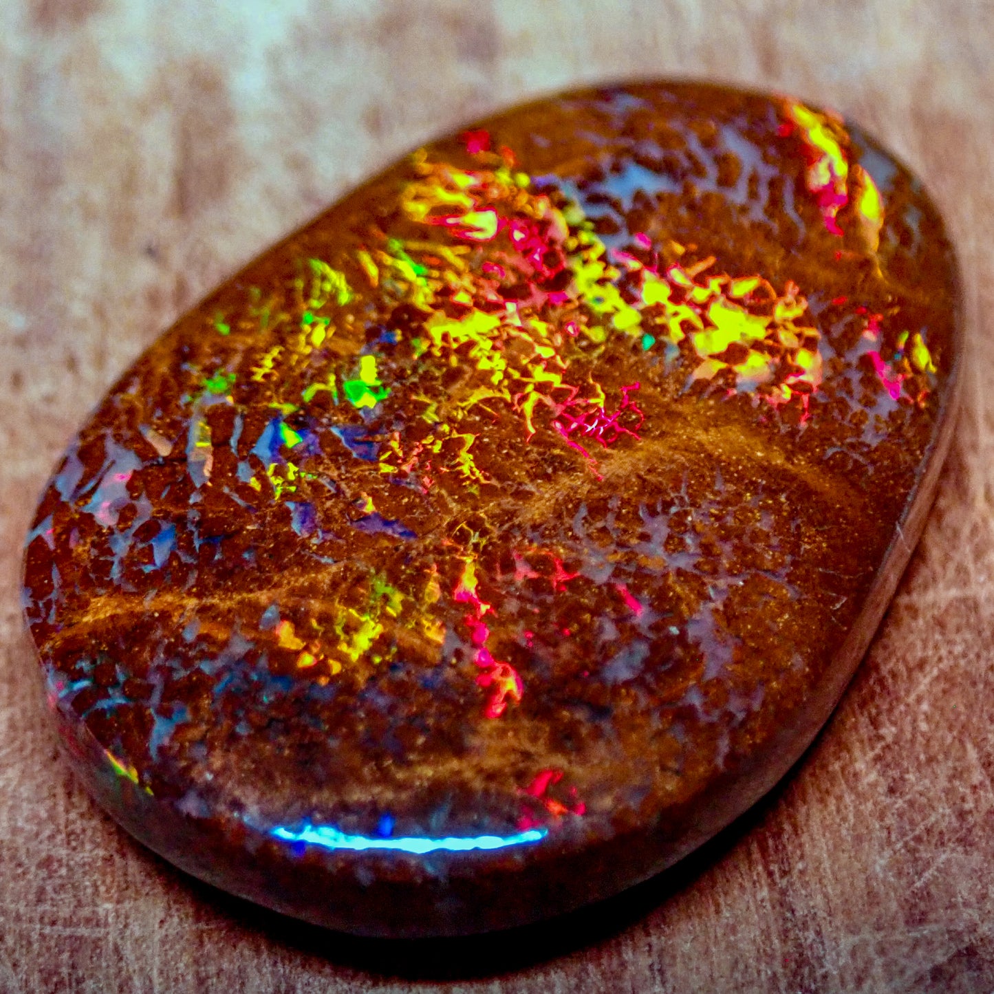 Natürlicher AAA+ Boulder Opal aus Australien Edelsteinqualität, 19.61ct