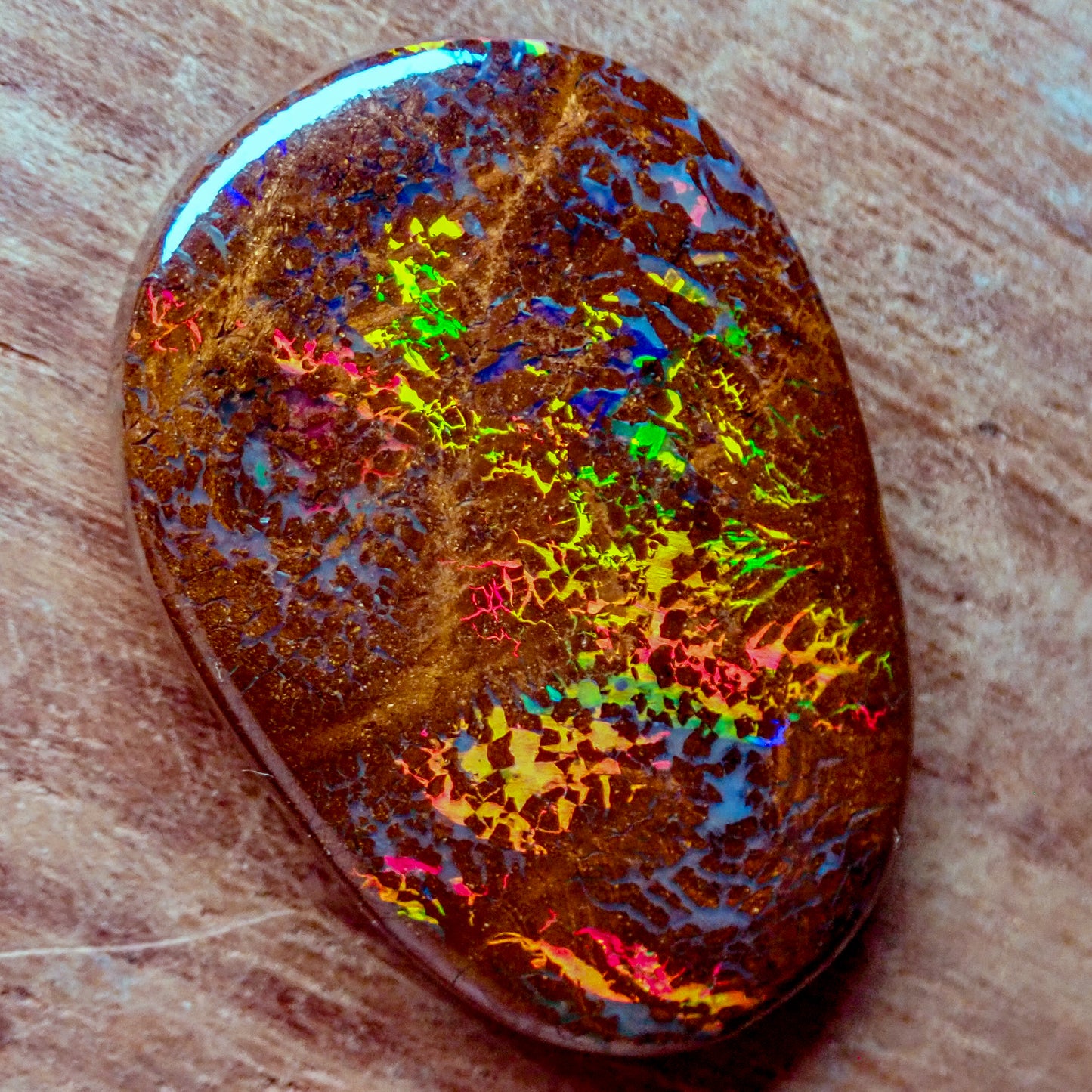 Natürlicher AAA+ Boulder Opal aus Australien Edelsteinqualität, 19.61ct