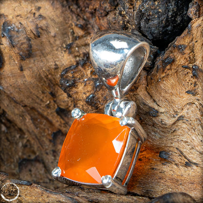 Seltener Mexikanischer Feueropal Anhänger - 2,34g