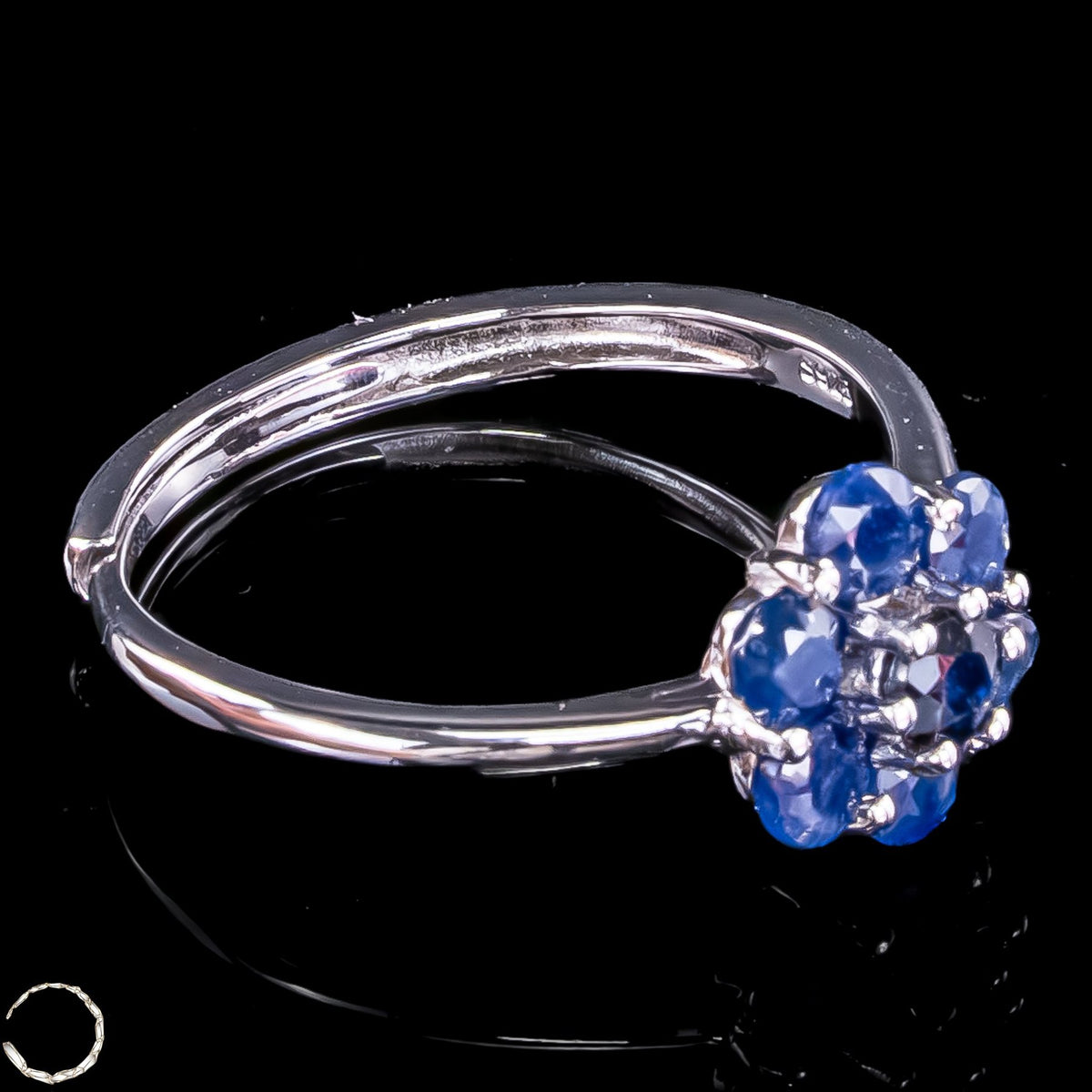 Strahlende Eleganz – Exklusiver Saphir-Ring aus 925er Silber - 1,17g 5,85ct