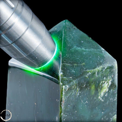 Natürliche Jade-Nephrit Obelisk aus Burma -2368,36g