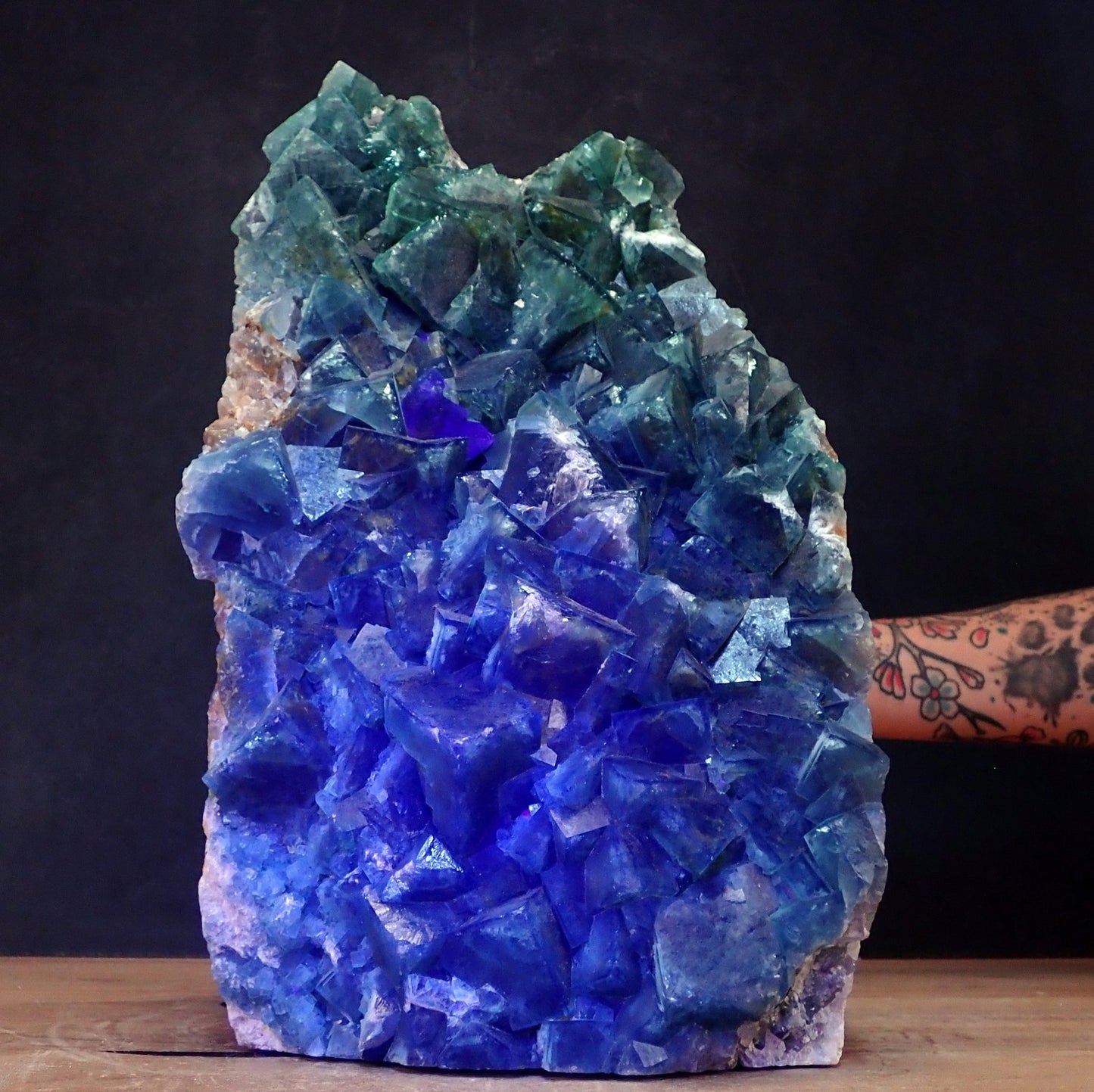 Natürliche blau-grüne Fluorit-Kristallcluster-Skulptur - 14445,86g