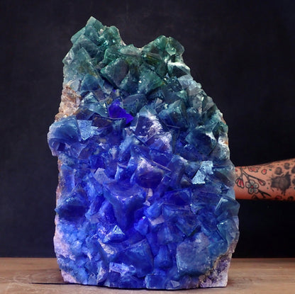 Natürliche blau-grüne Fluorit-Kristallcluster-Skulptur - 14445,86g