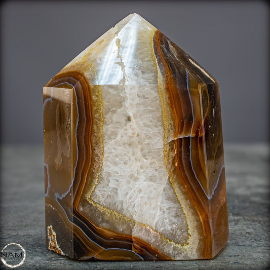 Natürlicher Achat-Kristall Obelisk mit Druse - 719,29g