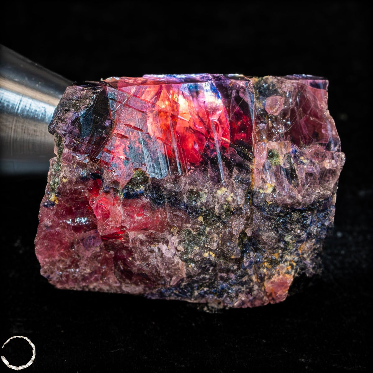 Seltener Padparadscha Farbener Saphirkristall auf Matrix aus Tansania -  21,07g
