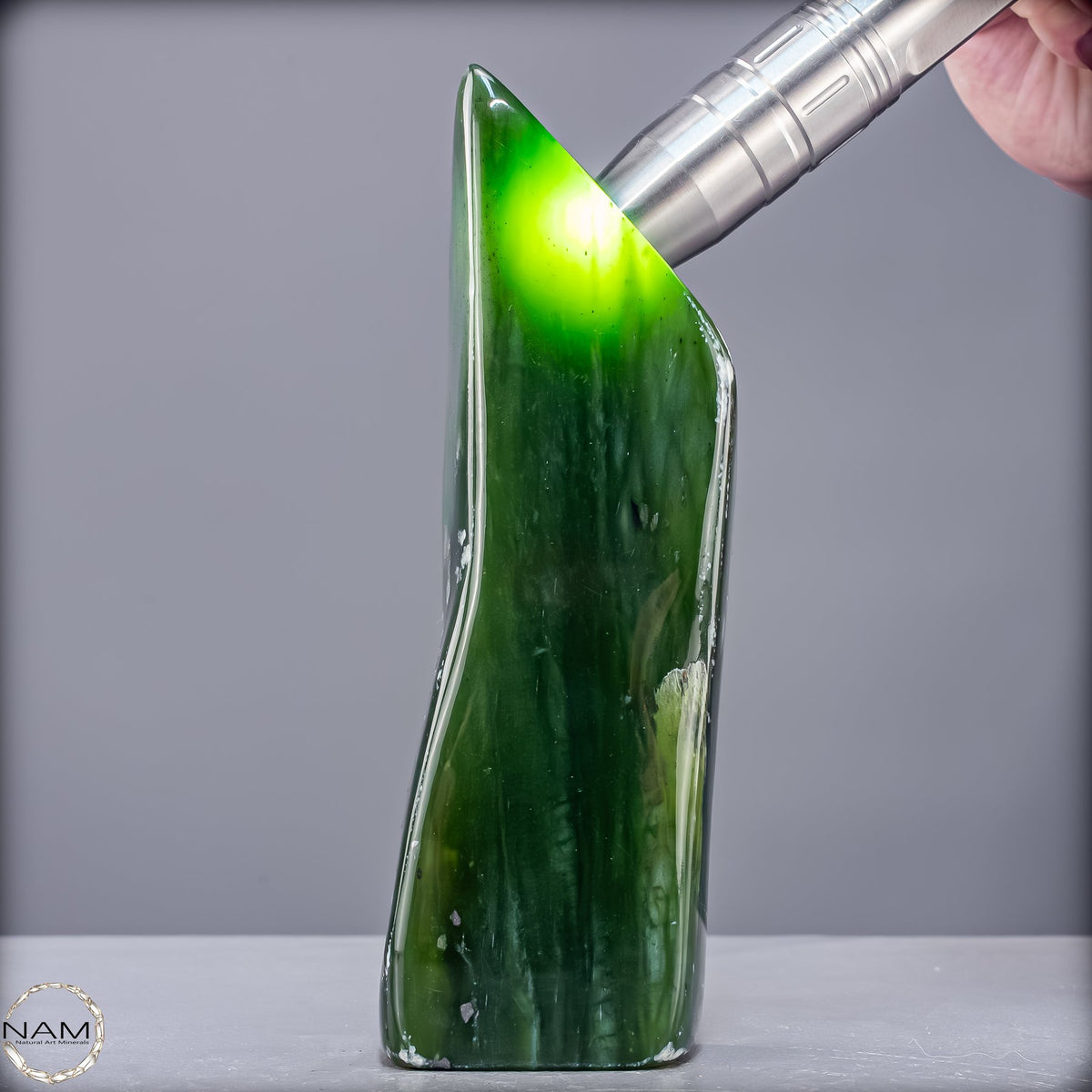 Natürliche Jade-Nephrit Freiform aus Burma - 717,43g