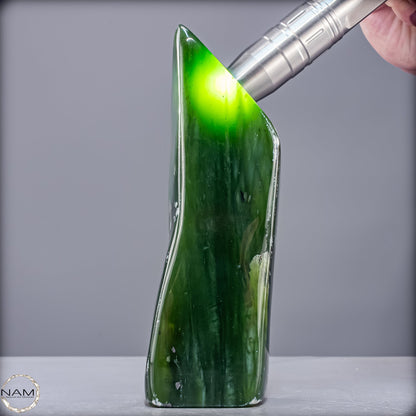 Natürliche Jade-Nephrit Freiform aus Burma - 717,43g