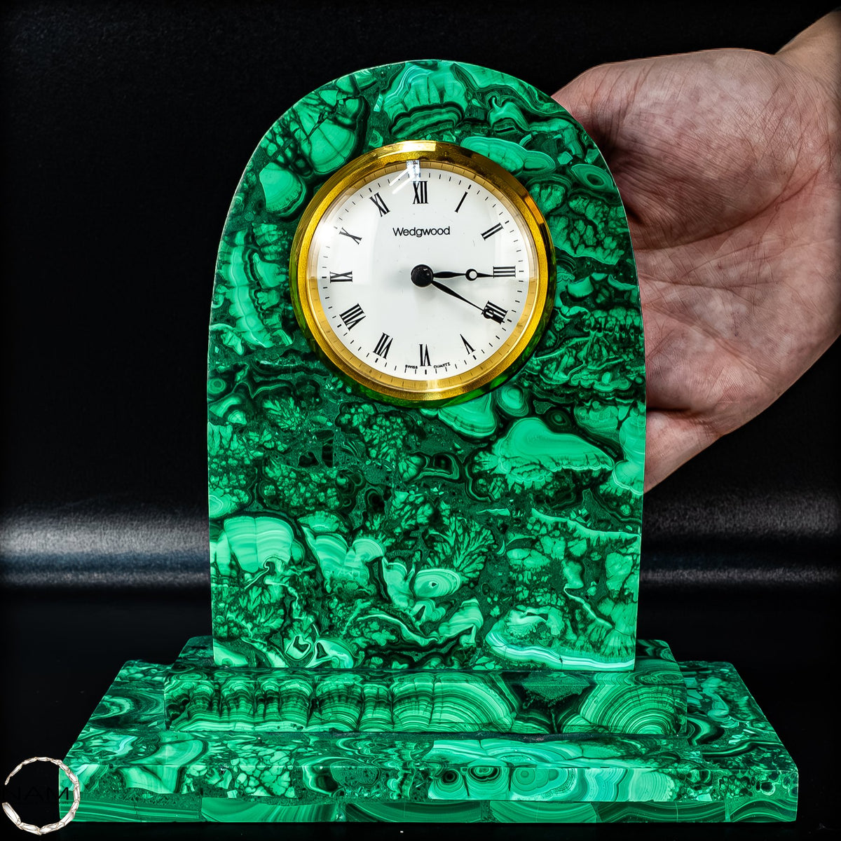 Malachit-Uhr – Zeitlose Eleganz trifft auf faszinierende Naturkunst- 1250,68g