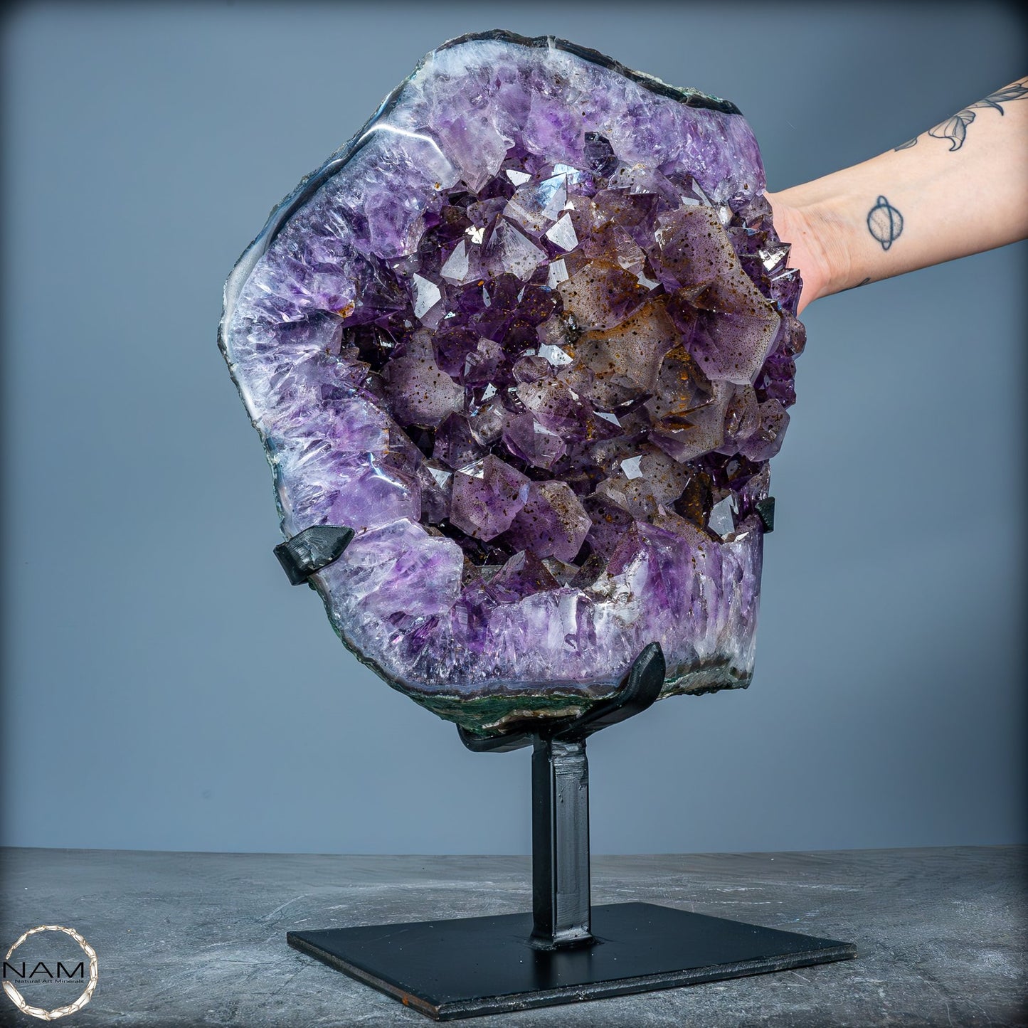 Natürliche Amethyst-Kristalle/Druse auf Ständer - 8280,11g