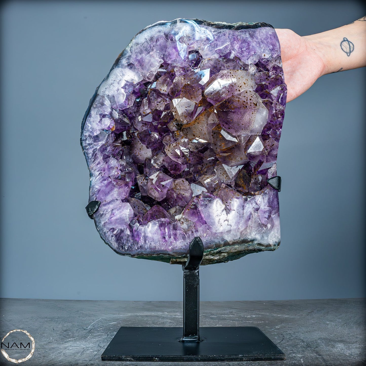 Natürliche Amethyst-Kristalle/Druse auf Ständer - 8280,11g