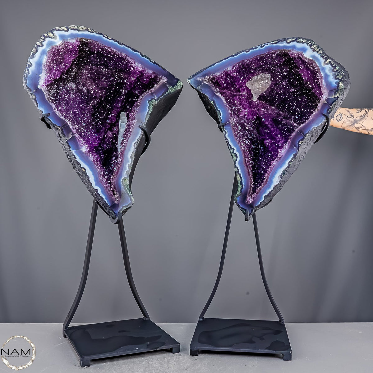 Natürliche Amethyst Drusen Flügel auf Standfuß -63612,61g