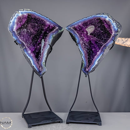 Natürliche Amethyst Drusen Flügel auf Standfuß -63612,61g