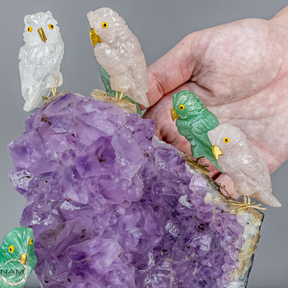 Amethyst-Druse mit Edelsteinvögeln aus Rosenquarz, Bergkristall & Aventurin- 2200,02g
