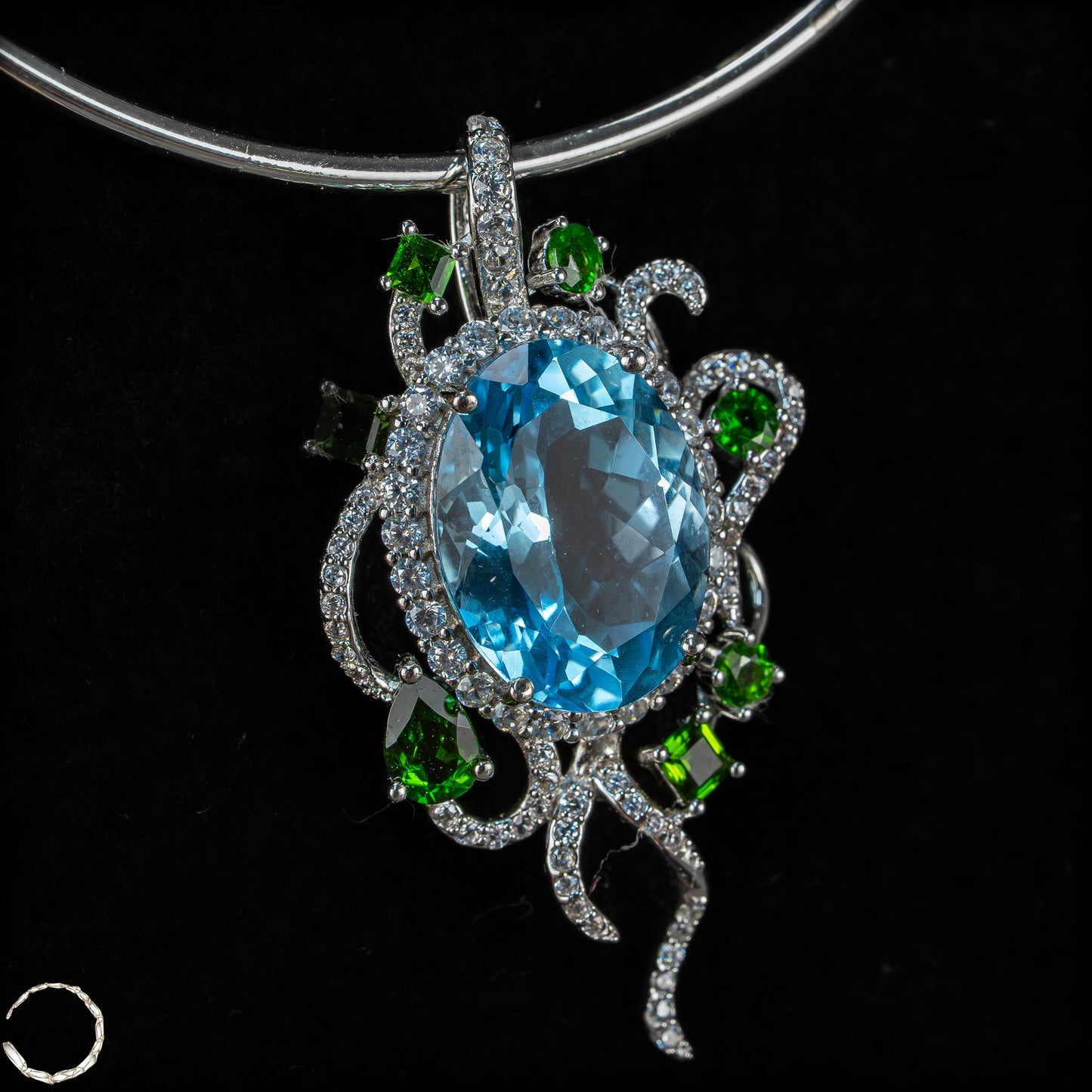 Aquamarin & Chromdiopsid Anhänger – Meisterwerk natürlicher Eleganz - 33,9ct