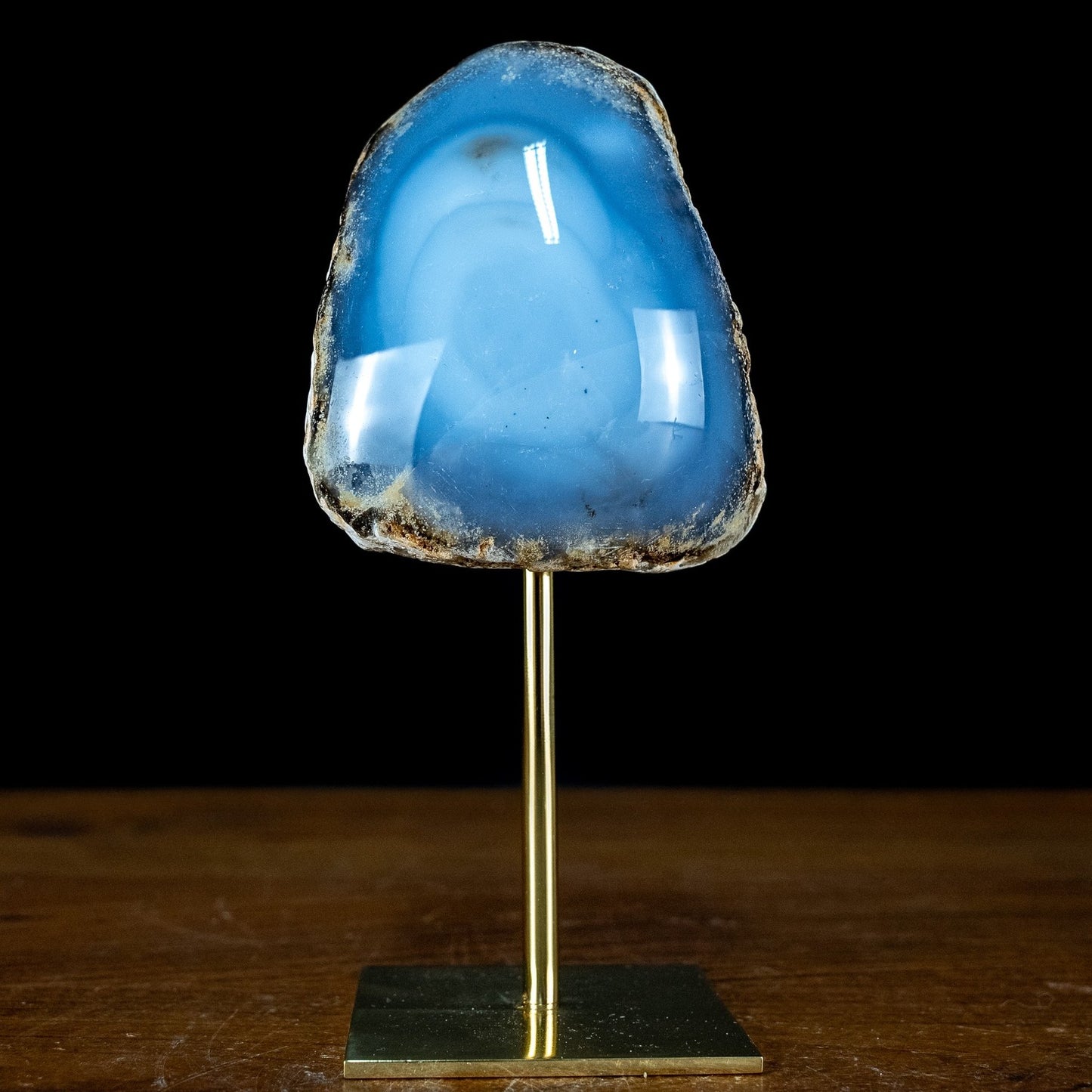 Natürlicher Blauer Chalcedon auf Ständer - 647,29g