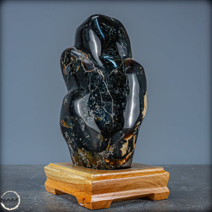 Naturlicher Großer Blau-Roter Bernstein aus Indonesien auf Ständer - 1784,49g