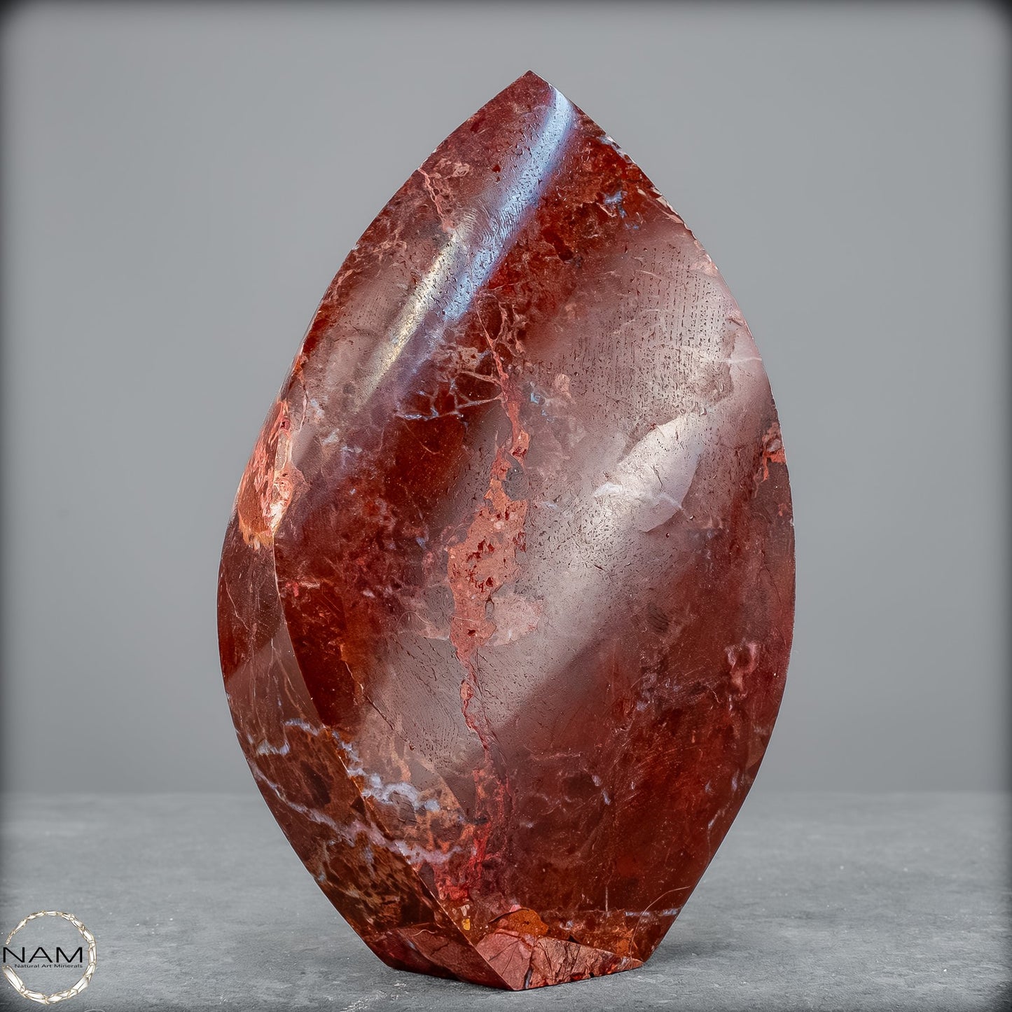 Erdfeuer in Form – Roter Jaspis Flamme voller Kraft- 833,83g