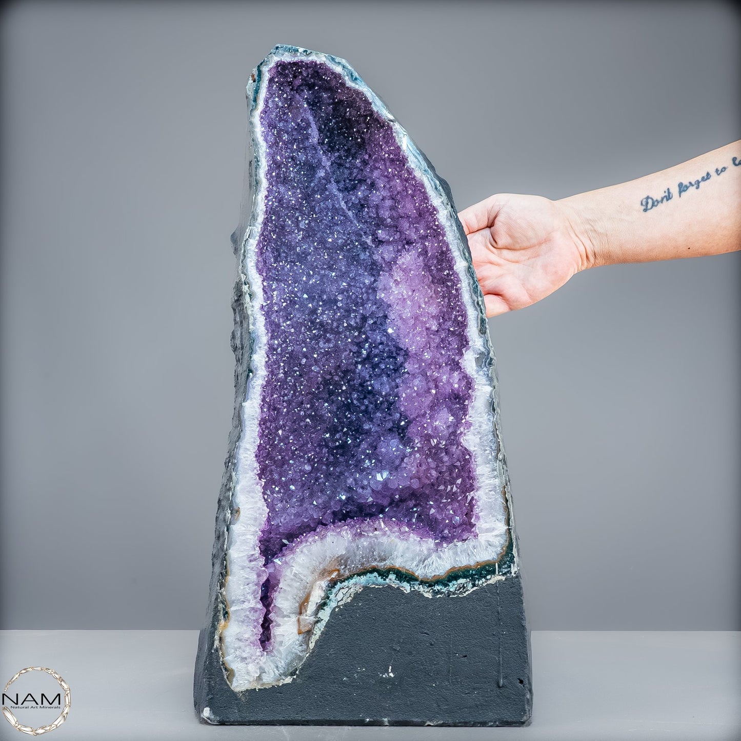 Natürliche Intensive Amethyst-Achat-Kristall Kathedrale/Druse - 20990,55g