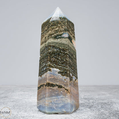 Natürlicher Ocean Jasper Kristall-Obelisk - 563,37g