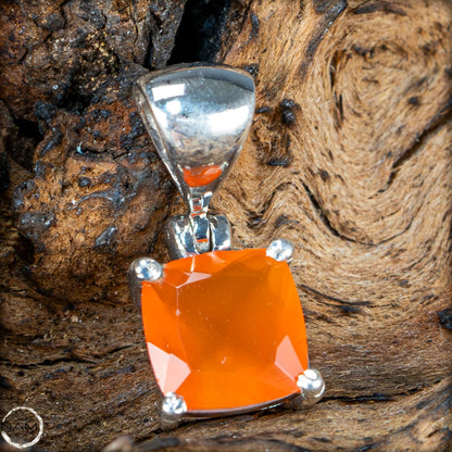 Seltener Mexikanischer Feueropal Anhänger - 2,34g