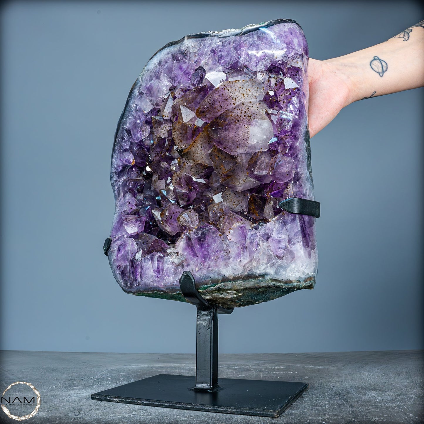 Natürliche Amethyst-Kristalle/Druse auf Ständer - 8280,11g