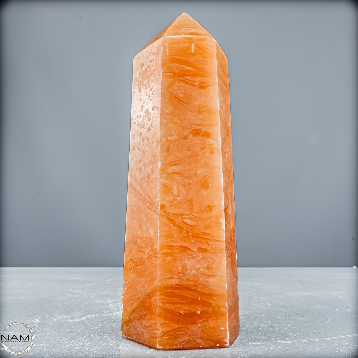 Natürlicher Orangencalcit Kristall-Obelisk - 897,56g