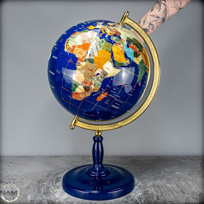 Exklusiver Globus aus Lapislazuli und Edelsteinen – 6428,22g
