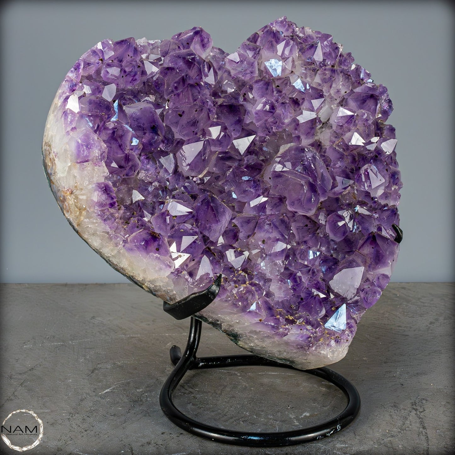 Natürlicher Amethyst-Herz Druse auf Ständer – 8047,44g