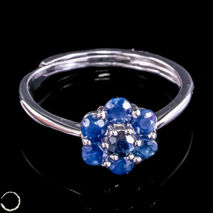 Strahlende Eleganz – Exklusiver Saphir-Ring aus 925er Silber - 1,17g 5,85ct