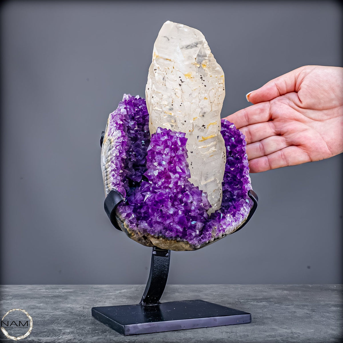 Perfekter  Amethyst mit Calcit kristallen auf Ständer, Uruguay - 3654,48g