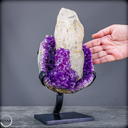 Perfekter  Amethyst mit Calcit kristallen auf Ständer, Uruguay - 3654,48g