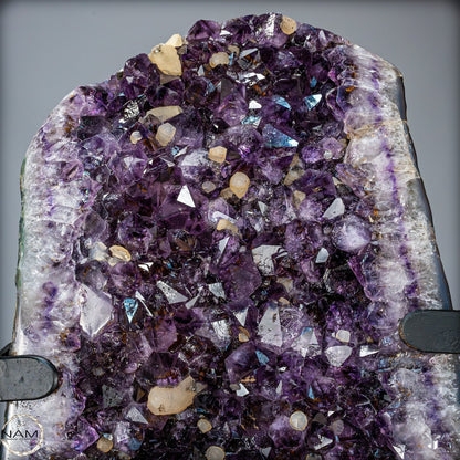 Natürliche Amethyst-Kristalle/Druse auf Ständer - 28407,26g