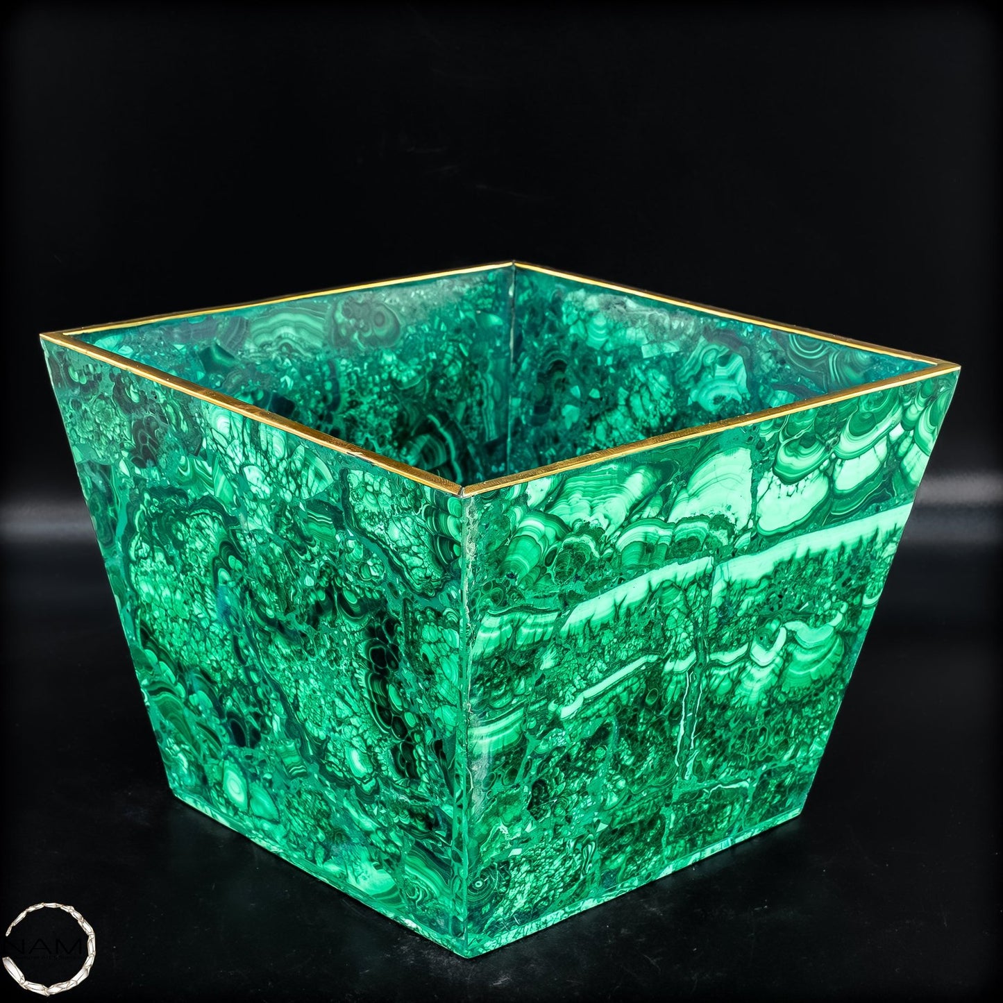 Malachit-Vase in majestätischer Eleganz  - 2235,32g