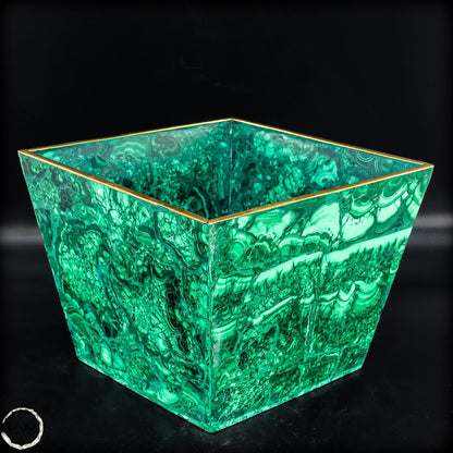 Malachit-Vase in majestätischer Eleganz  - 2235,32g