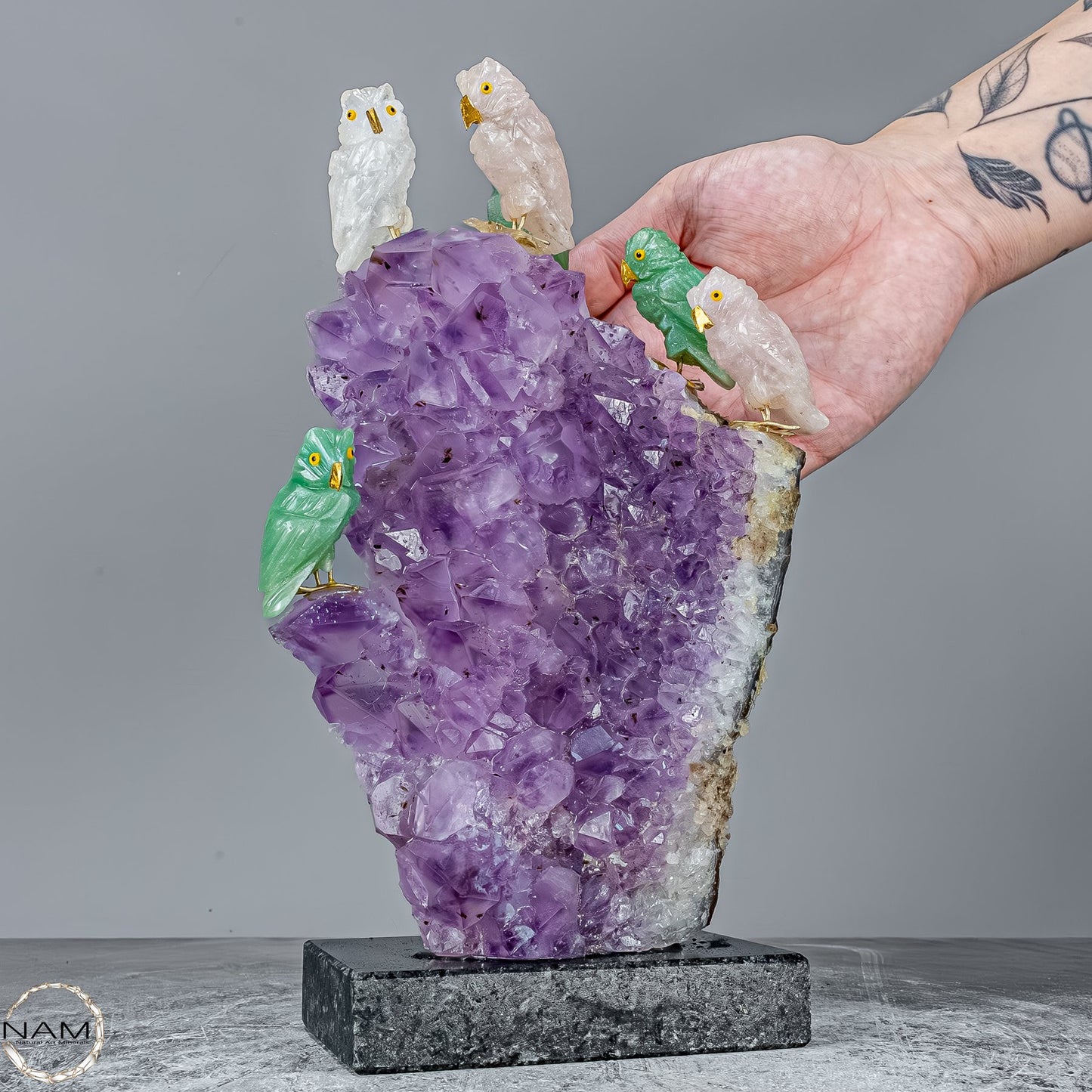 Amethyst-Druse mit Edelsteinvögeln aus Rosenquarz, Bergkristall & Aventurin- 2200,02g